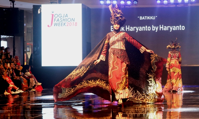 Jogja Fashion Week 2025 Resmi Dibuka, ‘Threads of Tomorrow’ Tampilkan Harmoni Tradisi dan Inovasi